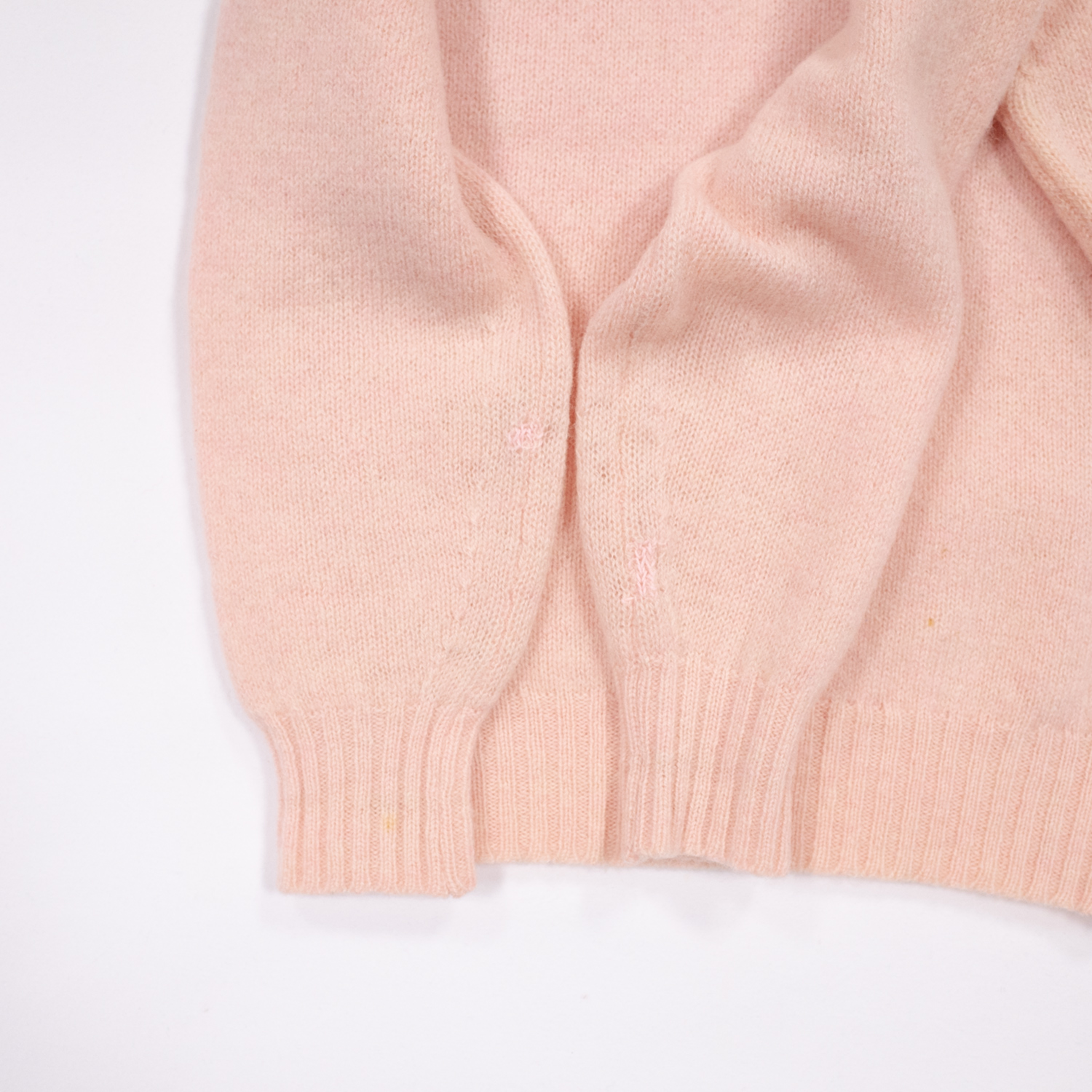 マックジョージ・シェットランドクルーネックセーター・チェリーシャーベット