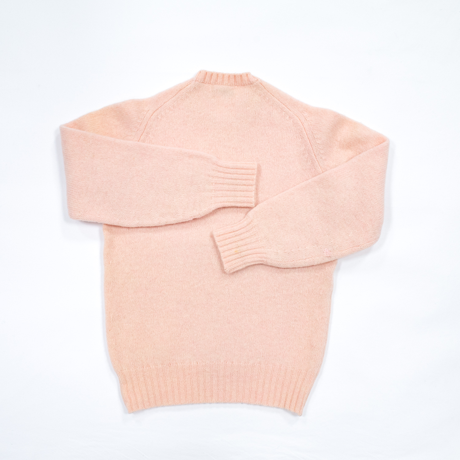 マックジョージ・シェットランドクルーネックセーター・チェリーシャーベット